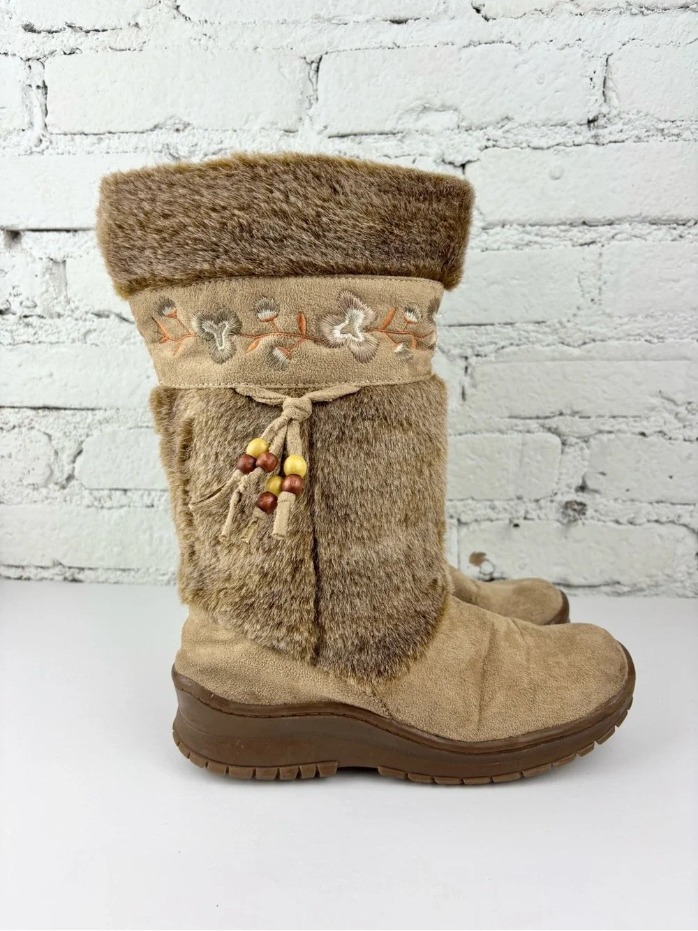 Vintage Route 66 Tan Faux-Fur Embroidered Winter Boots 7